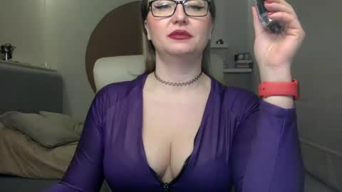 Snapshot of dom_mummy chatting on 01/26/25, 03:25 DOM MUMMY online show from 01/26/25, 03:25