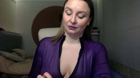 Snapshot of dom_mummy chatting on 02/18/25, 06:26 DOM MUMMY online show from 02/18/25, 06:26
