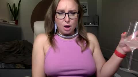 Snapshot of dom_mummy chatting on 10/13/25, 07:36 DOM MUMMY online show from 10/13/25, 07:36