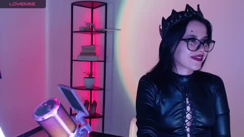 Snapshot of domgiirl chatting on 09/08/25, 03:11 Mistress online show from 09/08/25, 03:11