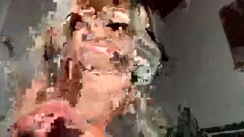 Snapshot of dominadiosa__ chatting on 09/18/25, 10:45 Alexa online show from 09/18/25, 10:45