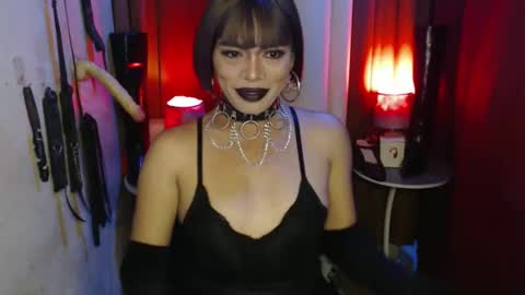Snapshot of dominantrix_diannaxxx chatting on 11/11/25, 05:51 diana online show from 11/11/25, 05:51
