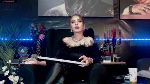 Snapshot of dominatrixeve chatting on 01/11/25, 10:18 Dominatrix Eve online show from 01/11/25, 10:18