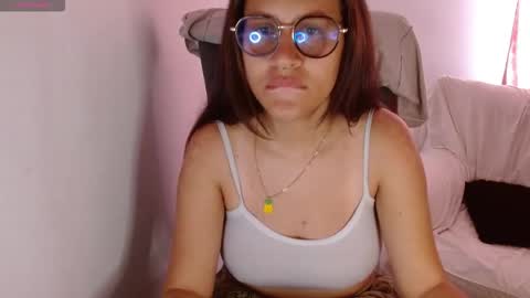 Snapshot of dominica3 chatting on 10/18/25, 07:03 online show from 10/18/25, 07:03