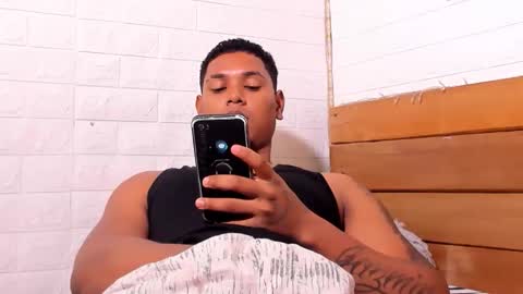 Snapshot of dominicvera chatting on 10/17/25, 02:41 DominicVera online show from 10/17/25, 02:41