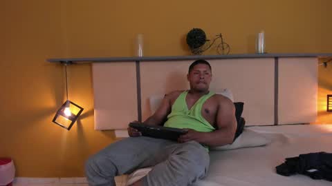 Snapshot of dominikdubois chatting on 09/26/25, 01:59 Dominik online show from 09/26/25, 01:59