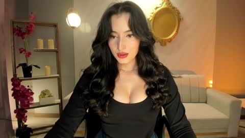 Snapshot of dominiquevega_ chatting on 01/10/25, 08:37 Dominique online show from 01/10/25, 08:37