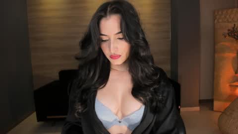 Snapshot of dominiquevega_ chatting on 01/13/25, 08:37 Dominique online show from 01/13/25, 08:37