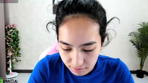 Aura online show from 10/12/25, 01:59