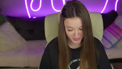 DONNA online show from 11/19/25, 06:19