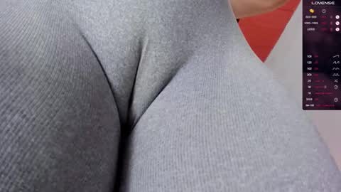 Snapshot of donnapaul_ chatting on 10/11/25, 12:58 Paula DiazGMT-5 0730 - 1400 online show from 10/11/25, 12:58