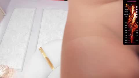 Snapshot of donnapaul_ chatting on 10/13/25, 12:38 Paula DiazGMT-5 0730 - 1400 online show from 10/13/25, 12:38