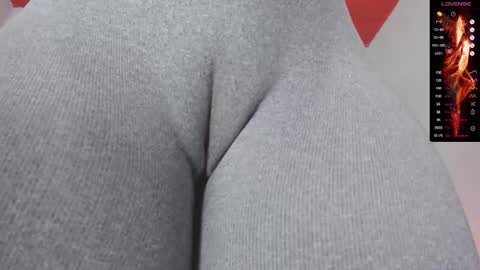 Snapshot of donnapaul_ chatting on 10/19/25, 01:01 Paula DiazGMT-5 0730 - 1400 online show from 10/19/25, 01:01