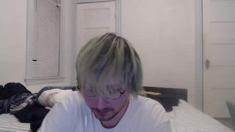Snapshot of donovans_space chatting on 09/30/25, 02:05 donovans_space online show from 09/30/25, 02:05