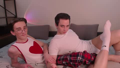 Snapshot of dontknowloool chatting on 12/27/24, 07:46 EliotKenny online show from 12/27/24, 07:46