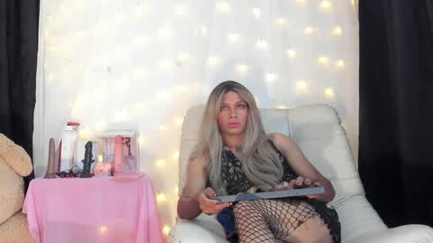 Snapshot of dorian_lev chatting on 12/31/24, 09:10 Nicolle online show from 12/31/24, 09:10