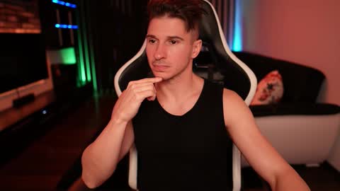 Dorian Reyes online show from 10/21/25, 07:58