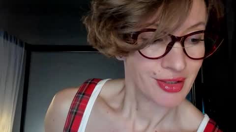 Snapshot of dorothy_meyer chatting on 02/23/25, 08:44 Dorothy Next stream on Monday at 3am-9am online show from 02/23/25, 08:44