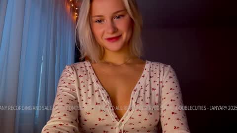 Snapshot of doublecuties chatting on 01/09/25, 03:15 Lana Eva dont forget to give us a thumb up online show from 01/09/25, 03:15