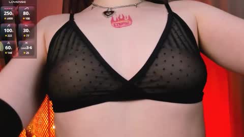 Snapshot of doublee_trouble chatting on 02/06/25, 12:00 Eva ana Liza online show from 02/06/25, 12:00