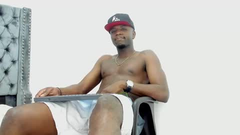 DOUGLAS online show from 10/08/25, 02:14