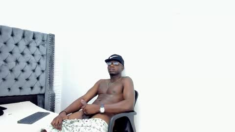 DOUGLAS online show from 10/11/25, 05:00