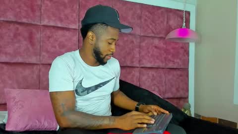 Snapshot of drake_nassir4 chatting on 12/07/24, 03:47 ---Drake--- online show from 12/07/24, 03:47
