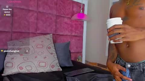 Snapshot of drake_nassir4 chatting on 02/11/25, 08:37 ---Drake--- online show from 02/11/25, 08:37