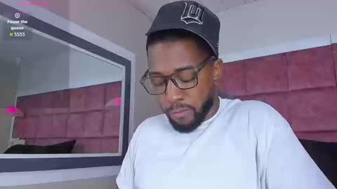Snapshot of drake_nassir4 chatting on 09/23/25, 04:37 ---Drake--- online show from 09/23/25, 04:37