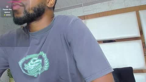 Snapshot of drake_nassir4 chatting on 10/03/25, 04:59 ---Drake--- online show from 10/03/25, 04:59