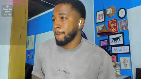 Snapshot of drake_nassir4 chatting on 10/06/25, 03:20 ---Drake--- online show from 10/06/25, 03:20
