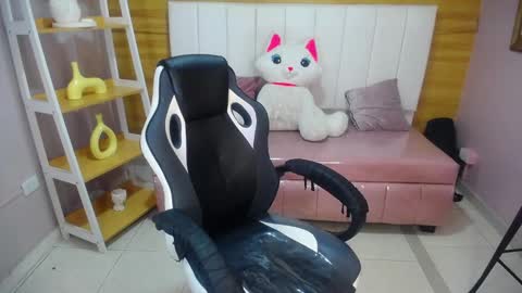 Snapshot of draviana_a chatting on 10/19/25, 03:07 Draviana online show from 10/19/25, 03:07