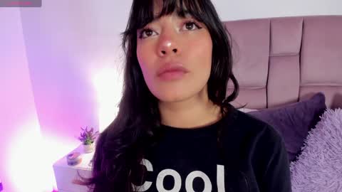Snapshot of dream_vibes chatting on 12/18/24, 08:03 Alina online show from 12/18/24, 08:03