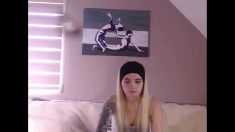 Snapshot of dreamcatcherfantasy chatting on 01/07/25, 07:20 A girl online show from 01/07/25, 07:20