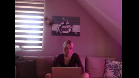 Snapshot of dreamcatcherfantasy chatting on 09/15/25, 07:30 A girl online show from 09/15/25, 07:30