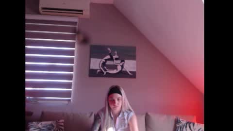 A girl online show from 11/04/25, 09:52