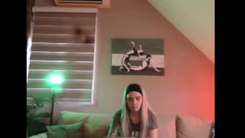 A girl online show from 11/05/25, 08:03