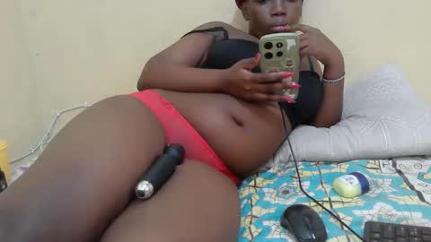 Snapshot of dreamcolorr chatting on 11/25/25, 07:14 dreamcolorr online show from 11/25/25, 07:14