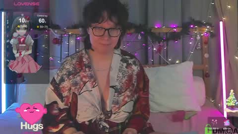 Snapshot of dreamgirllove chatting on 12/19/24, 05:07 Billy online show from 12/19/24, 05:07