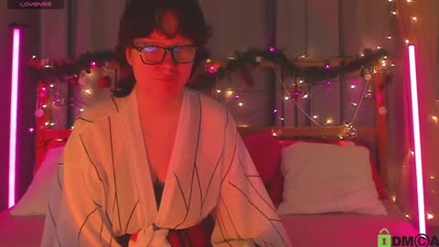 Snapshot of dreamgirllove chatting on 12/28/24, 01:29 Billy online show from 12/28/24, 01:29