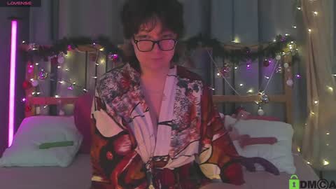 Snapshot of dreamgirllove chatting on 01/12/25, 01:32 Billy online show from 01/12/25, 01:32