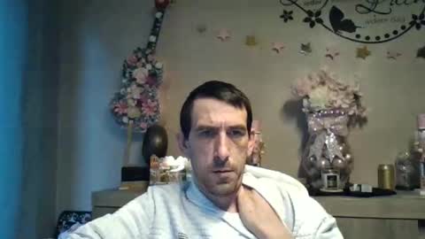 Snapshot of dreamguy38 chatting on 11/19/25, 08:14 dreamguy38 online show from 11/19/25, 08:14