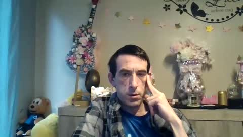 Snapshot of dreamguy38 chatting on 11/23/25, 09:20 dreamguy38 online show from 11/23/25, 09:20