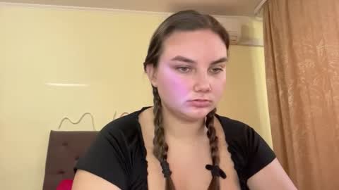 Mila online show from 10/13/25, 02:50