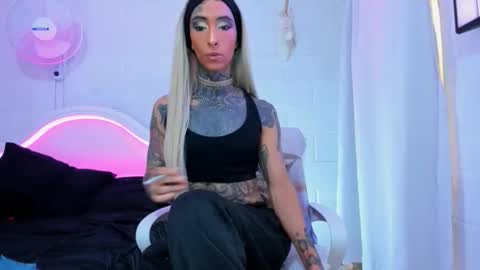 drippyorlove online show from 11/10/25, 07:35