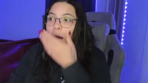 Snapshot of drizzypeach602 chatting on 10/13/25, 04:23 Drizzypeach602 online show from 10/13/25, 04:23