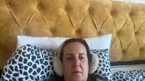 Snapshot of drresa chatting on 03/04/25, 09:40 Dr. Resa online show from 03/04/25, 09:40