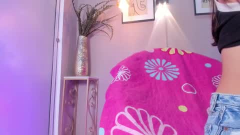 Snapshot of dulce__fiore07 chatting on 09/15/25, 01:00 dulce__fiore07 online show from 09/15/25, 01:00