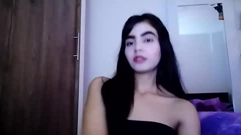 Snapshot of dulce_lucero chatting on 12/19/24, 06:56 dulce_lucero online show from 12/19/24, 06:56