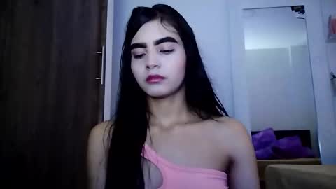 Snapshot of dulce_lucero chatting on 01/15/25, 04:32 dulce_lucero online show from 01/15/25, 04:32